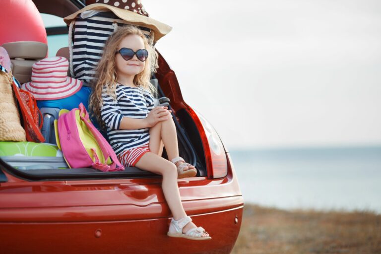 Wissen & Downloads Kind Auto Urlaub Depositphotos 84462860 L e1772324172661